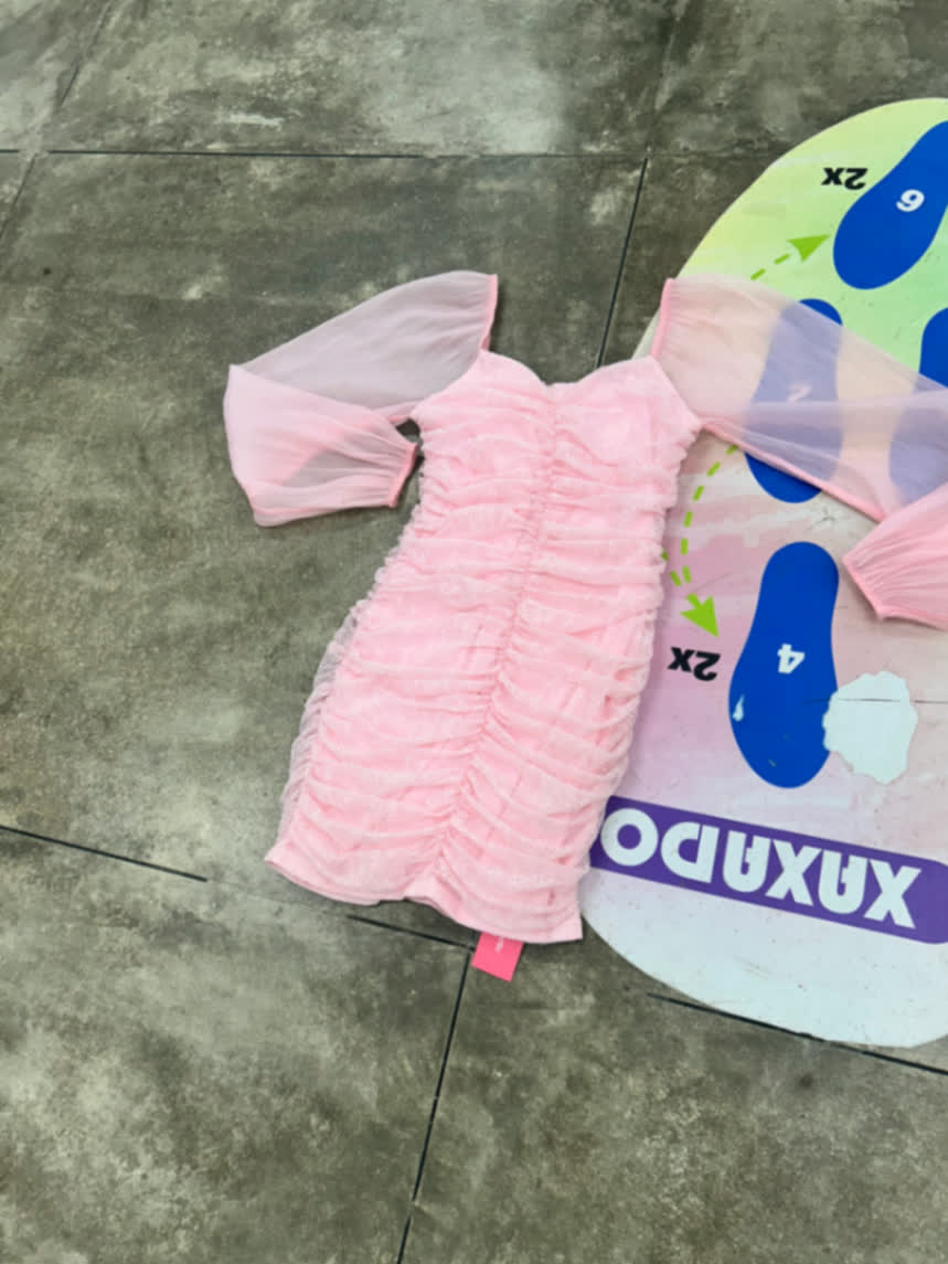 Vestido rosa drapeado fotografado para a Loja Solidária da ETI Irmã Ceciliana Gross
